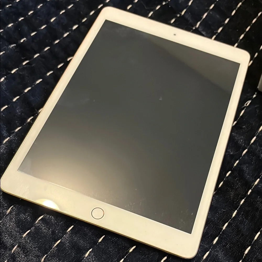 Apple IPad 8th GEN- Gold and White Tablet Sleek Design Modern Touchscreen